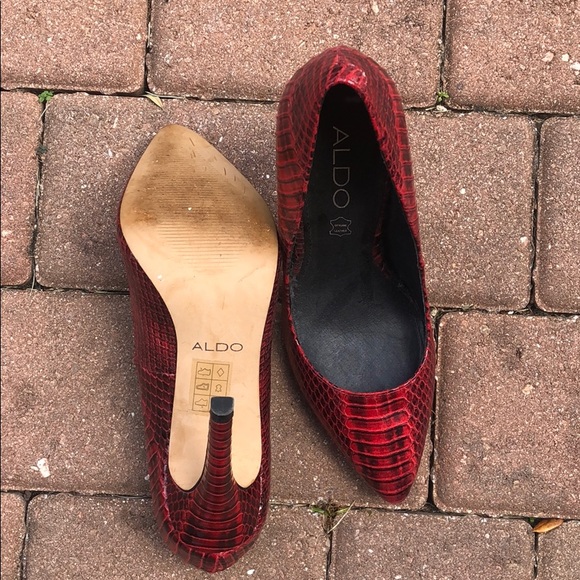 Aldo size 7 red and black snakeskin 5 in heel - Picture 3 of 4